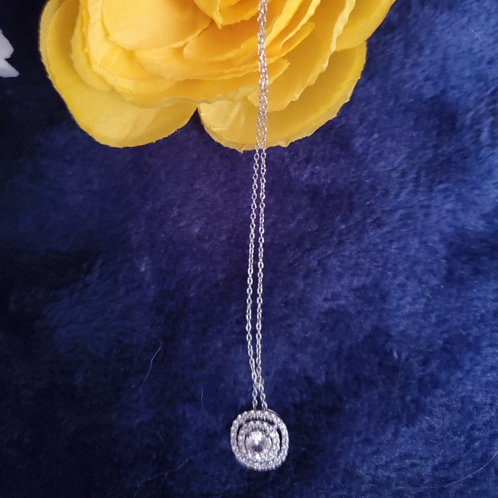 Kay jewelers diamond w/diamond accent necklace